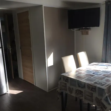 Mobilhome Confort مكان تخييم